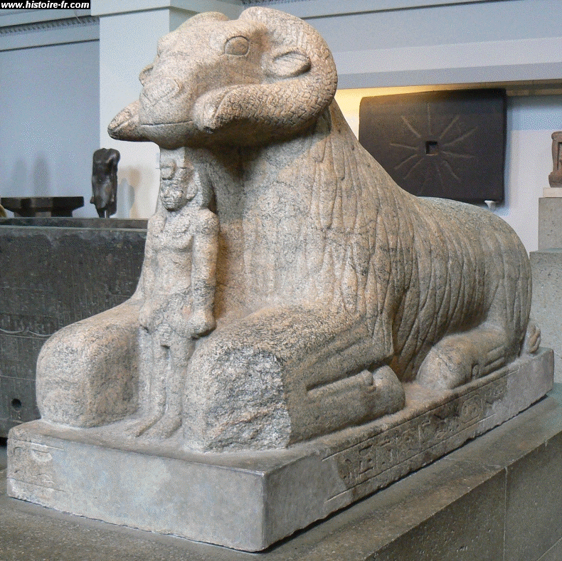 Le Panthéon des "dieux" Statue_khnoum_british_museum