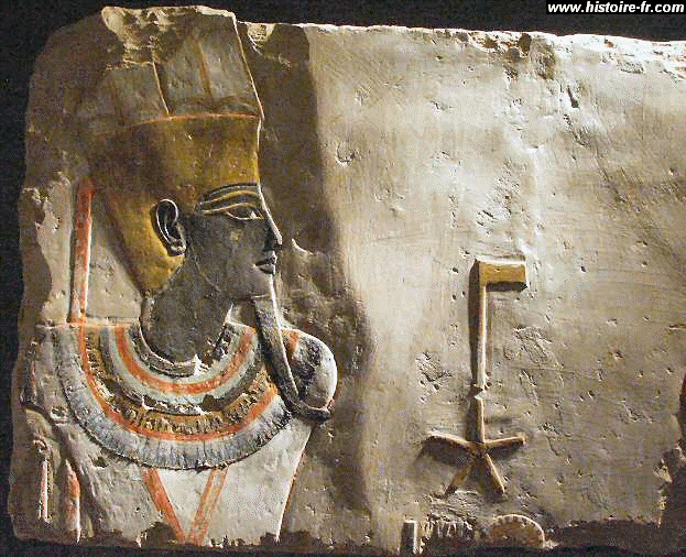 Le Panthéon des "dieux" Stele_amon_louxor